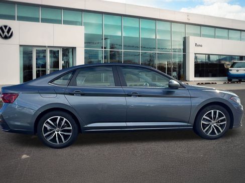 Used 2025 Volkswagen Jetta SE image 4