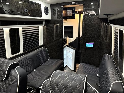 Used 2024 Mercedes-Benz Sprinter 3500 image 4