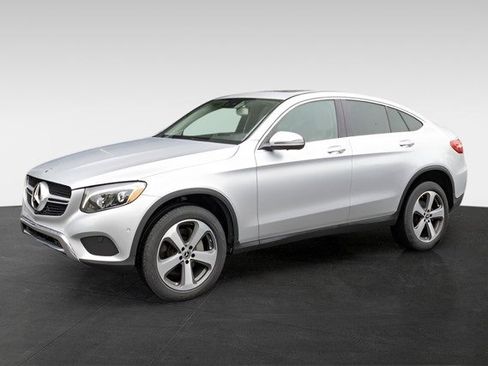 Used 2019 Mercedes-Benz GLC 300 4MATIC Coupe image 4