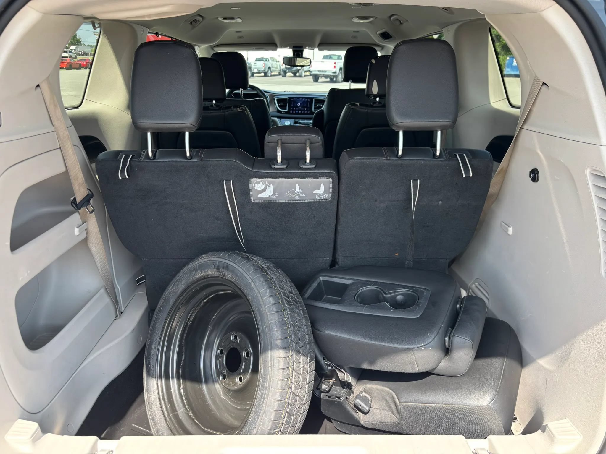 Used 2018 Chrysler Pacifica Touring-L FWD image 17