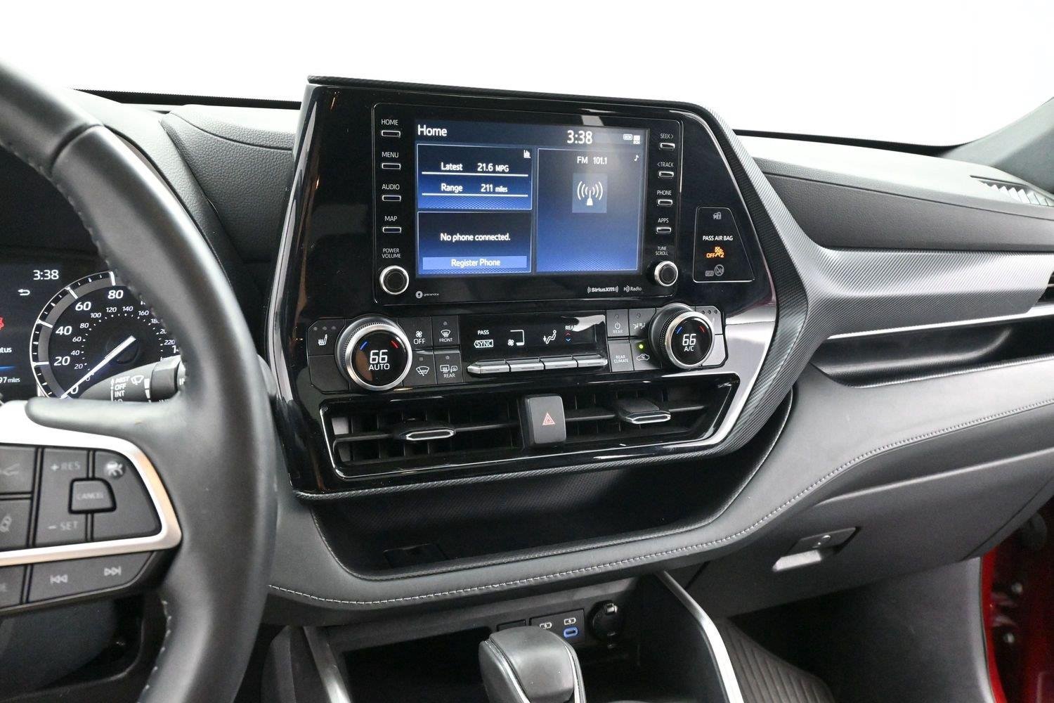 Used 2022 Toyota Highlander XSE AWD/4WD image 17