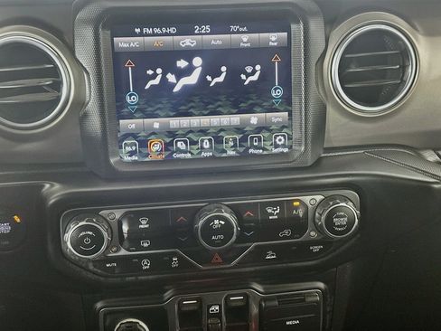 Used 2021 Jeep Gladiator Rubicon AWD/4WD image 23
