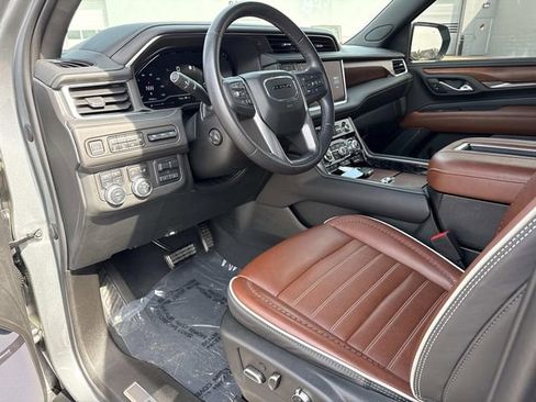 Used 2023 GMC Yukon Denali Ultimate AWD/4WD image 11