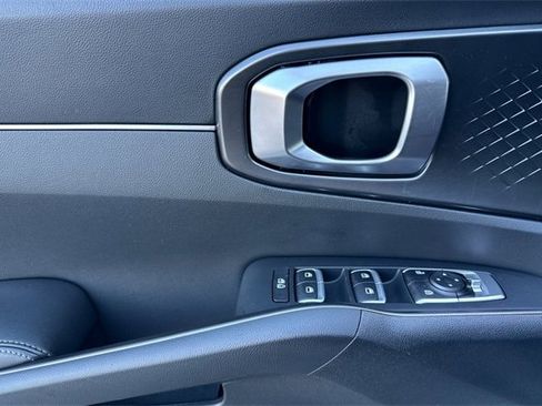 Used 2022 Kia Sorento S image 11