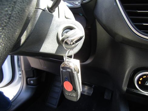 Used 2022 Ford Escape S AWD/4WD image 16