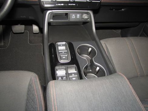 Certified 2025 Honda Pilot Sport image 14