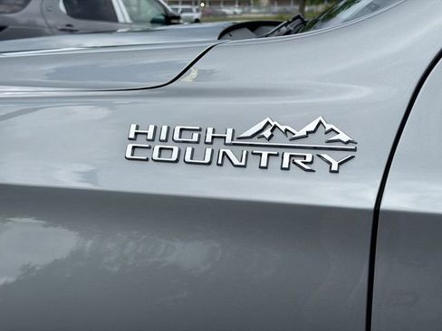 Used 2025 Chevrolet Tahoe High Country AWD/4WD image 11