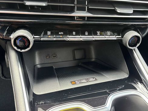 New 2026 Chevrolet Traverse High Country FWD image 18
