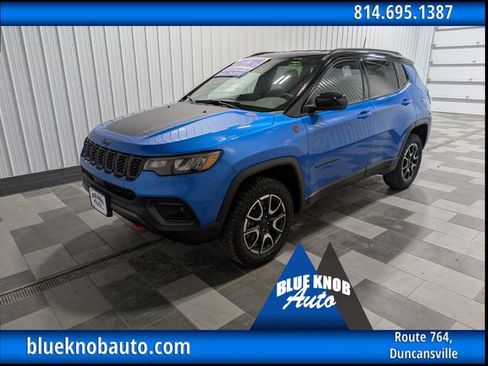 Used 2025 Jeep Compass Trailhawk AWD/4WD image 1