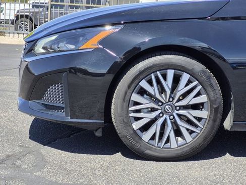 Used 2025 Nissan Altima 2.5 SV FWD image 6