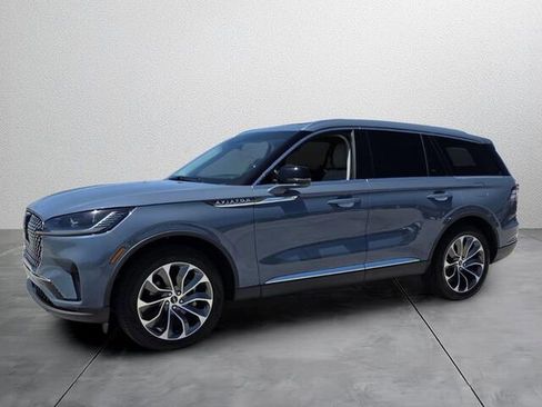 Used 2025 Lincoln Aviator Reserve w/ Illumination Package image 2
