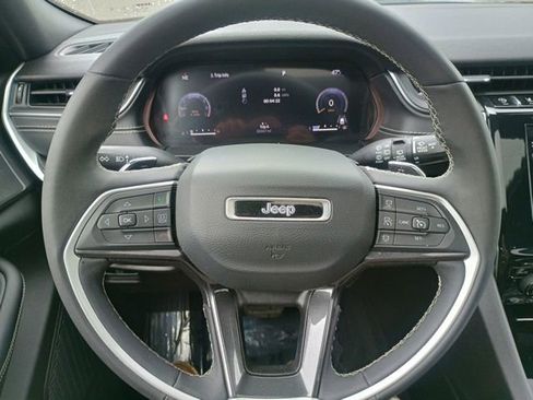 Used 2023 Jeep Grand Cherokee Altitude AWD/4WD image 29