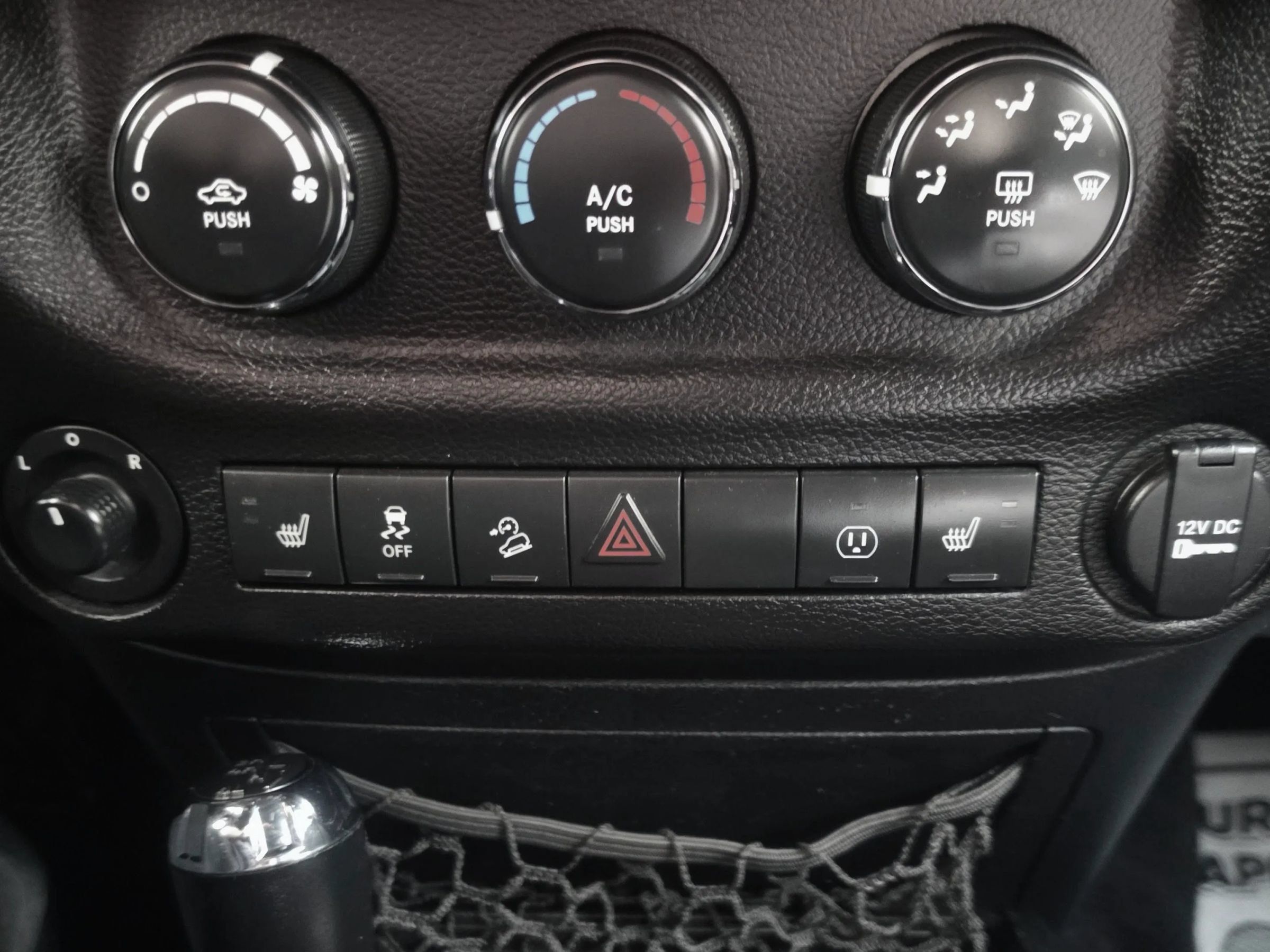 Used 2017 Jeep Wrangler Unlimited Sahara AWD/4WD image 12