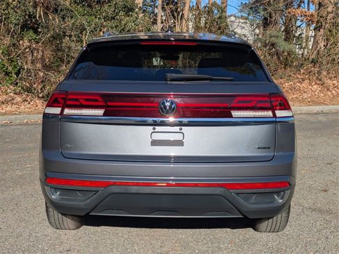 Used 2024 Volkswagen Atlas Cross Sport SE image 5