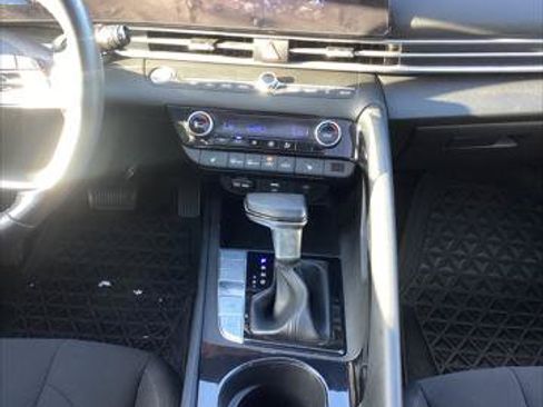 Used 2025 Hyundai Elantra SEL FWD image 24