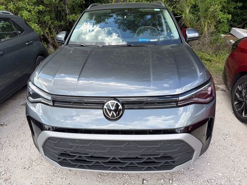 Used 2025 Volkswagen Taos SE AWD/4WD image 4
