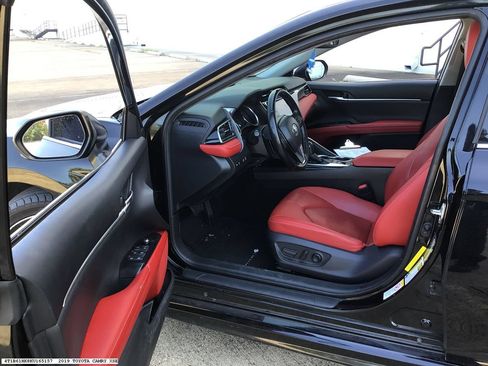 Used 2019 Toyota Camry XSE FWD image 8