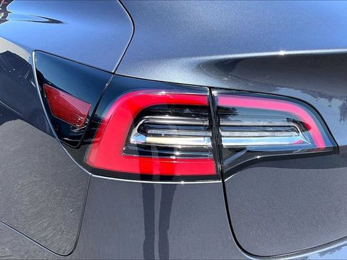Used 2018 Tesla Model 3 Long Range AWD/4WD image 29