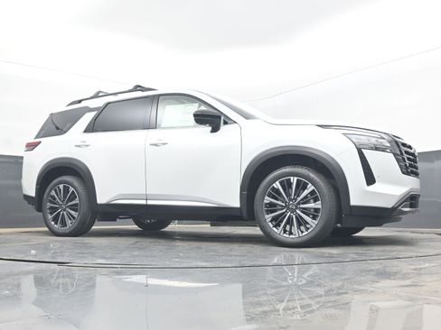 New 2026 Nissan Pathfinder Platinum AWD/4WD image 24