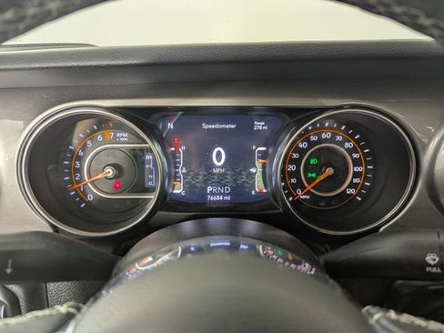 Used 2020 Jeep Gladiator Overland AWD/4WD image 12