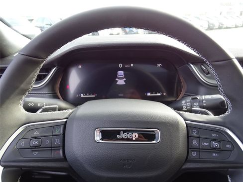 Used 2025 Jeep Grand Cherokee L Altitude image 38