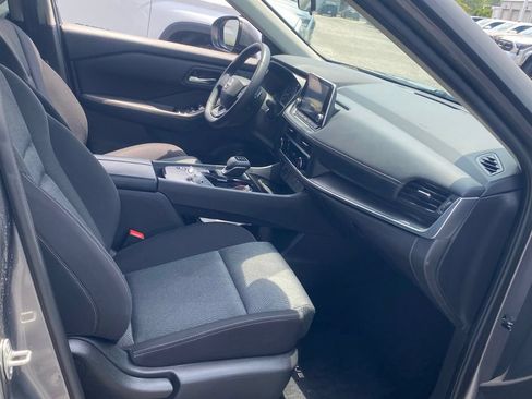 Used 2025 Nissan Rogue SV FWD image 16