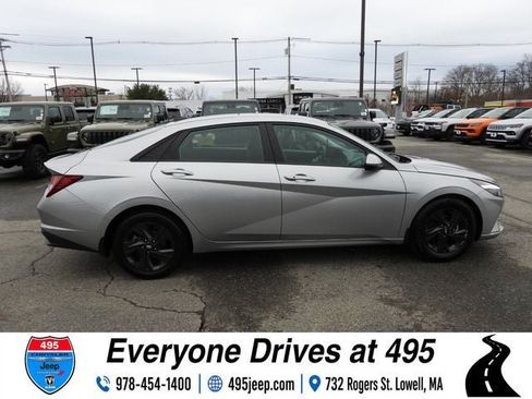Used 2023 Hyundai Elantra SEL FWD image 6