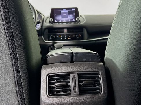 Used 2024 Nissan Rogue S FWD image 30