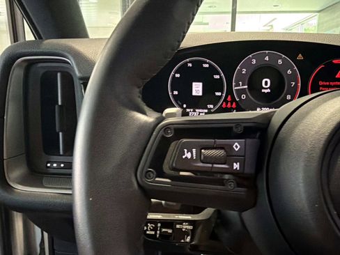 Certified 2025 Porsche Cayenne Coupe AWD/4WD image 28