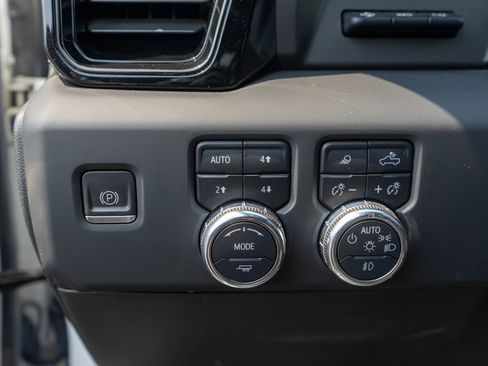 Used 2023 GMC Sierra 1500 AT4 w/ Technology Package AWD/4WD image 17