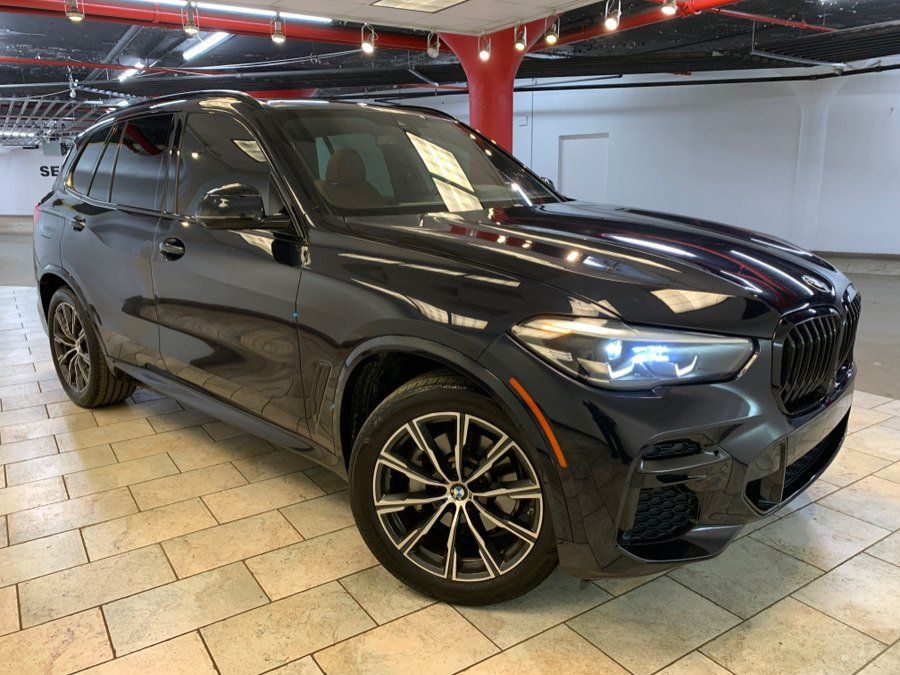 Used 2023 BMW X5 xDrive40i w/ M Sport Package AWD/4WD image 2