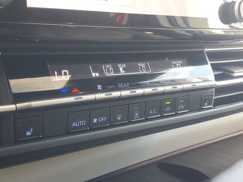 Used 2023 Toyota Sienna XLE image 31