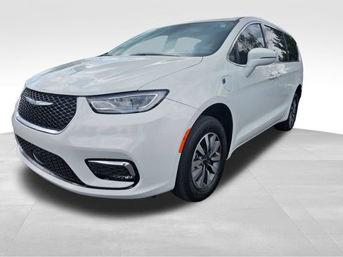 Used 2022 Chrysler Pacifica Touring-L FWD image 4