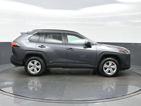 Used 2021 Toyota RAV4 LE AWD/4WD image 7