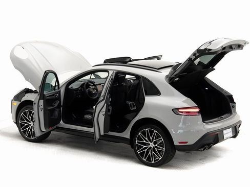 New 2025 Porsche Macan image 36