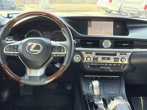 Used 2018 Lexus ES 350 350 w/ Navigation System Package image 10