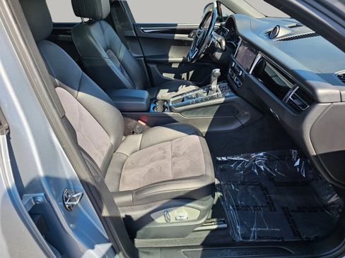 Used 2021 Porsche Macan Premium Pkg w/ Premium Package image 26