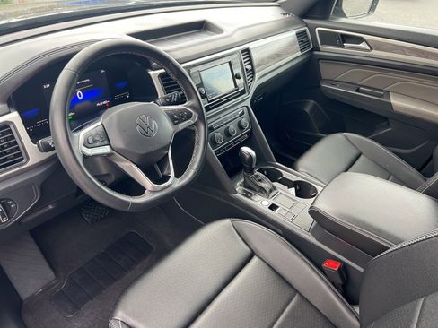 Used 2023 Volkswagen Atlas Cross Sport SE image 2