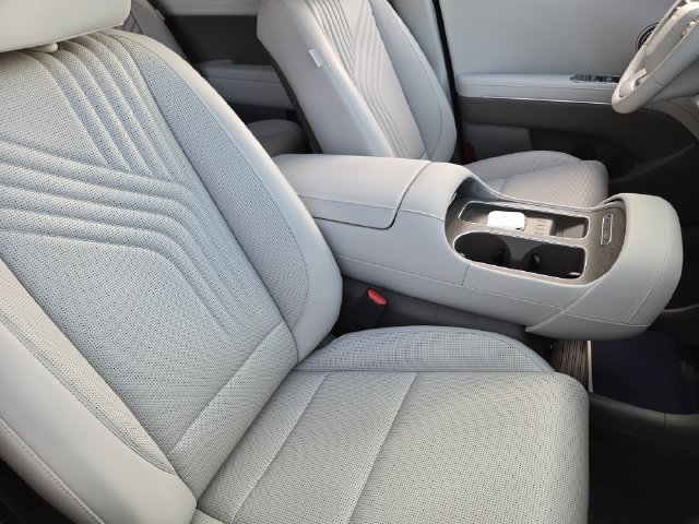 Certified 2026 Hyundai Palisade SEL Premium FWD image 9