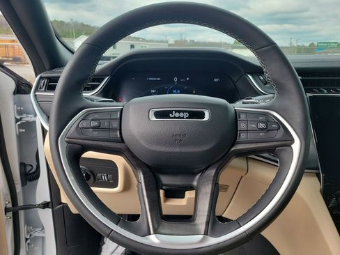 Used 2024 Jeep Grand Cherokee L Limited image 14