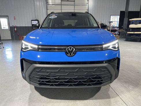 Certified 2025 Volkswagen Taos SE image 2
