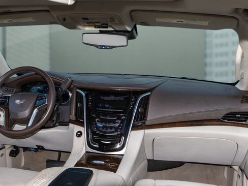 Used 2016 Cadillac Escalade Luxury image 17