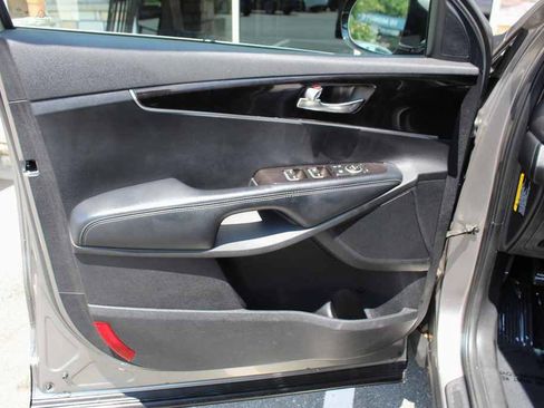 Used 2017 Kia Sorento FWD w/ LX Convenience Package image 11