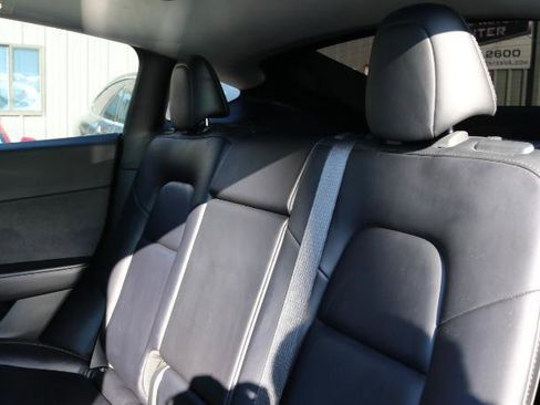 Used 2022 Tesla Model Y Performance AWD/4WD image 16