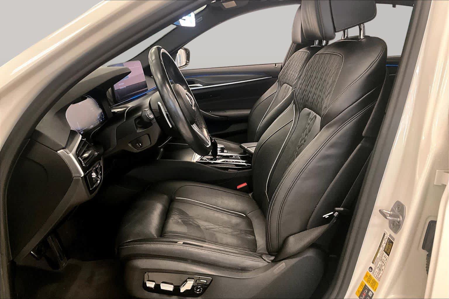 Used 2021 BMW 530e w/ M Sport Package RWD image 7