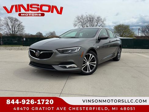 Used 2019 Buick Regal Essence w/ Driver Confidence Package I FWD image 1