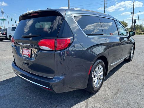 Used 2019 Chrysler Pacifica Touring-L w/ Advanced Safetytec Group image 19