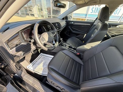 Used 2024 Volkswagen Jetta SE image 14