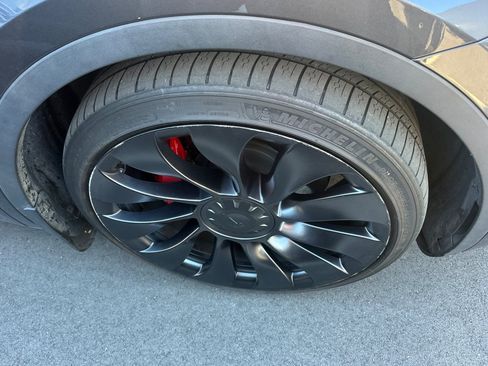 Used 2022 Tesla Model Y Performance image 4