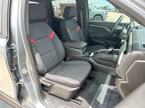 Used 2024 Chevrolet Colorado Z71 w/ Z71 Convenience Package 2 image 25